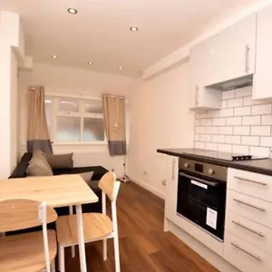 https://small-cosy-studio-in-plaistow-east-london.cambridgehotelsuk.com