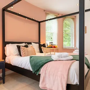 https://traditional-3-bedroom-lower-ground-flat-in.yorkshirehotels.net